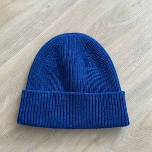 Colourful standard blue beanie
